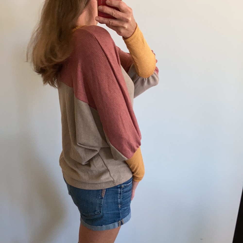 Color Block Dolman Sleeve Top - Picture 4 of 11